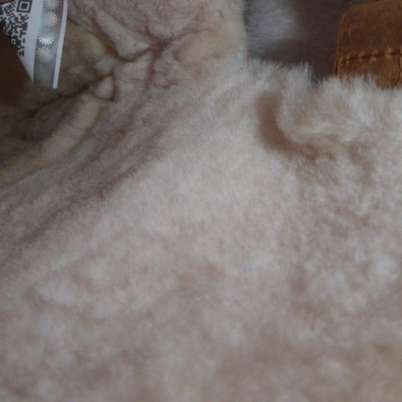 New UGG Miko Waterproof Leather Boots - Picture 8 of 10